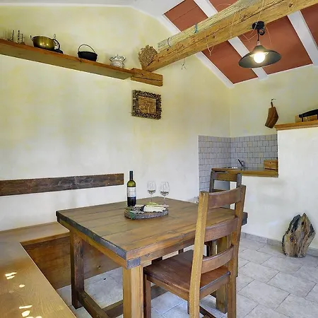 Maria Betiga Villa Peroj