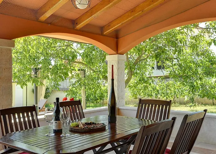 Maria Betiga Villa Peroj